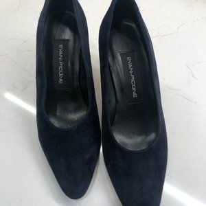 Evan-Picone Navy suede heels